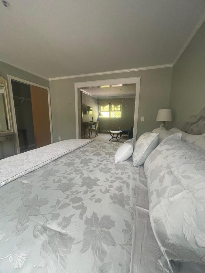 Williston Village Inn Burlington Room photo
