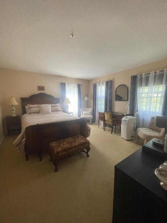 Williston Village Inn Burlington Room photo
